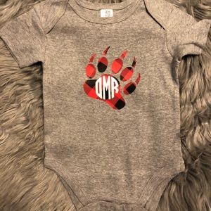 Baby onesies with vinyl design